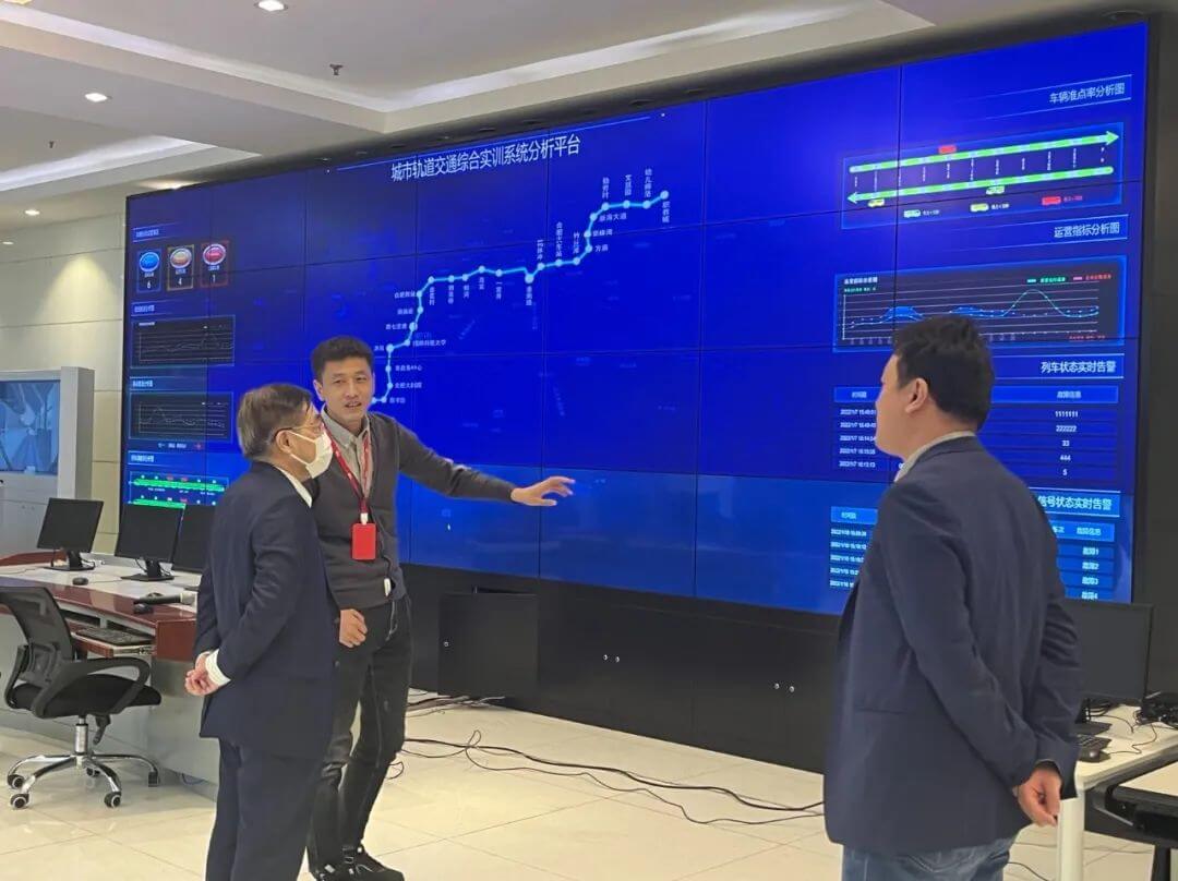 中國(guó)工業(yè)經(jīng)濟(jì)聯(lián)合會(huì)黨委書記、執(zhí)行副會(huì)長(zhǎng)兼秘書長(zhǎng)熊夢(mèng)蒞臨友道科技參觀考察